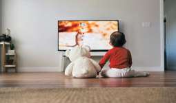 تأثیر تلویزیون بر کودکان اوتیسم چیست؟ بررسی رابطه تماشای تلویزیون با اتیسم