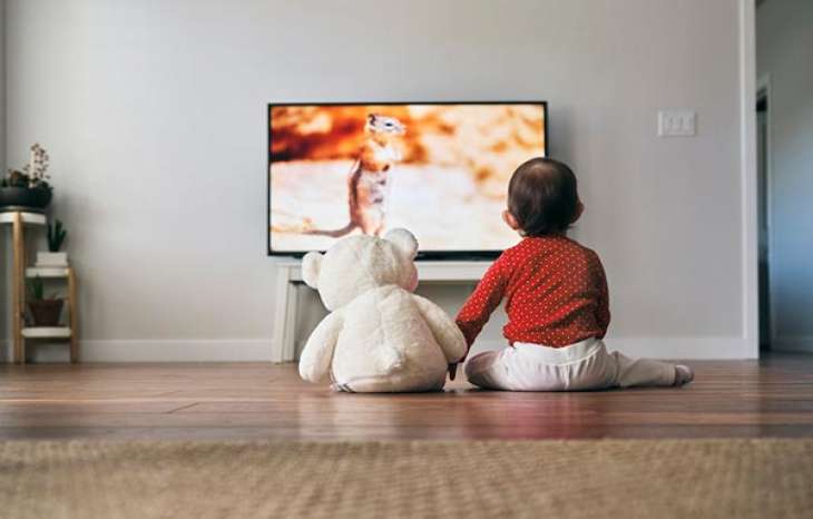 تأثیر تلویزیون بر کودکان اوتیسم چیست؟ بررسی رابطه تماشای تلویزیون با اتیسم